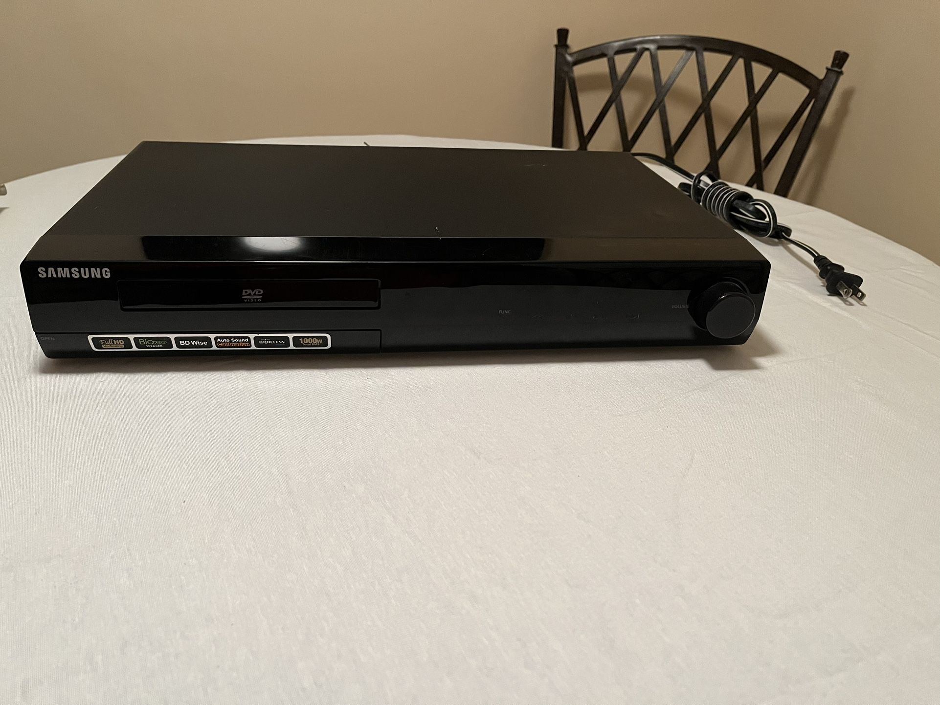 Samsung HT–Z320 DVD Player (No Remote)
