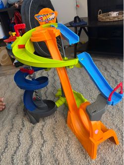 Hot wheels tracks