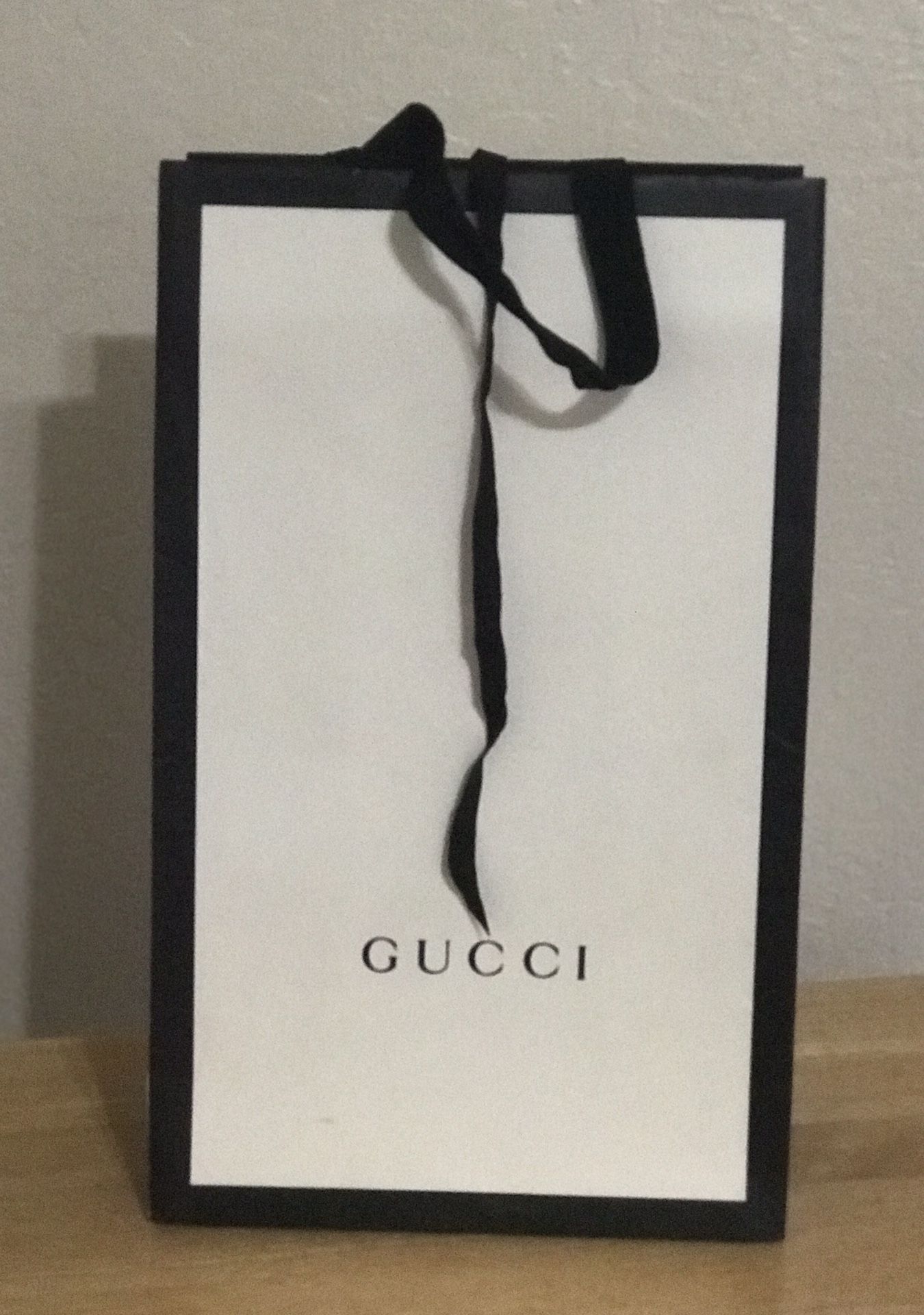Gucci shopping bag