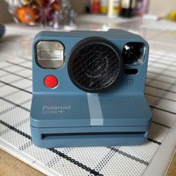 Polaroid Now + Camera
