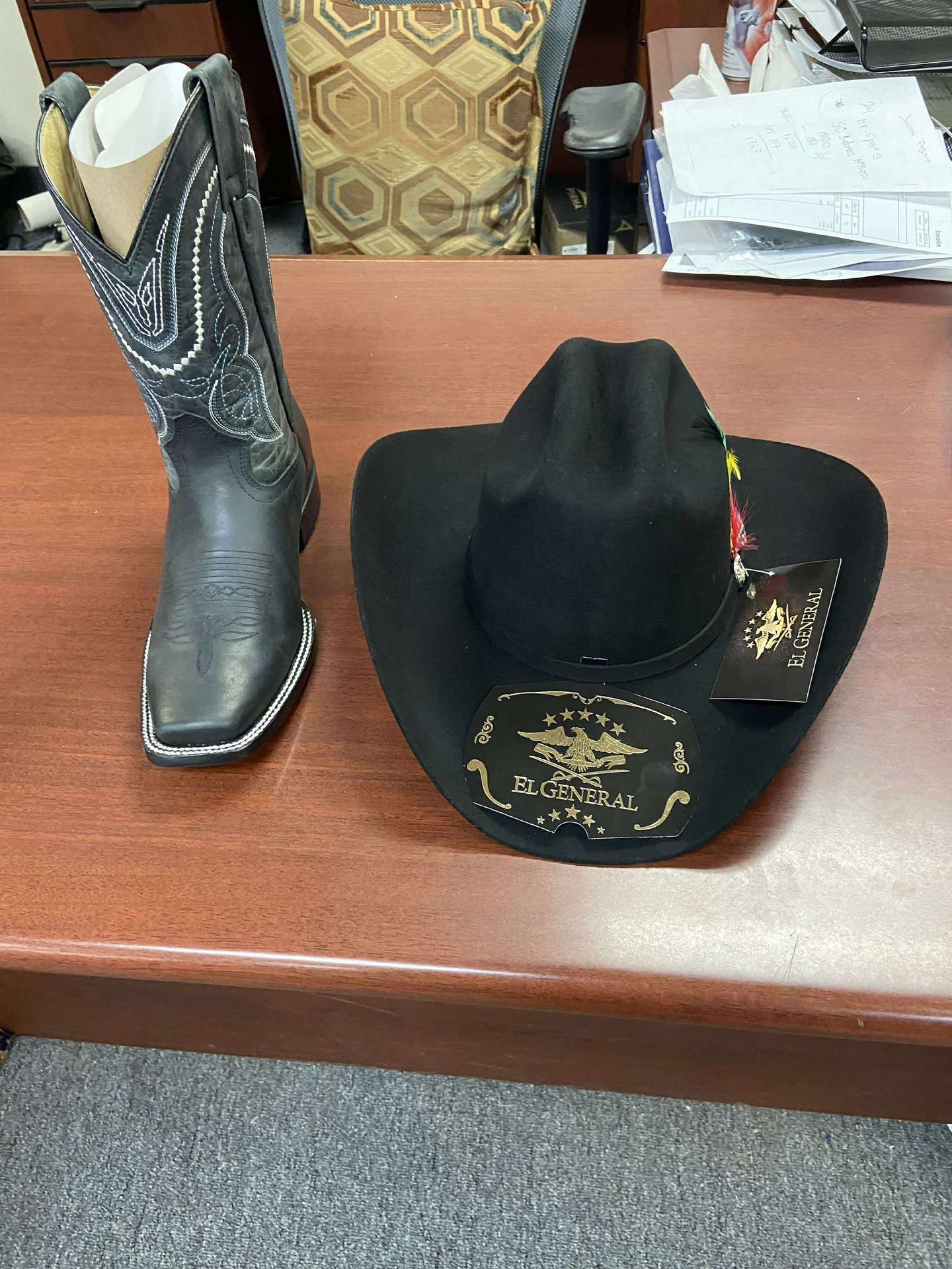 Combo de botas y Texana marca Él General