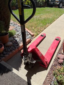 Manual line pallet jack