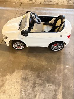 Car Wheel for kids Good Battery, Lighting, All The Way, Around MP3, sd Car Good condition