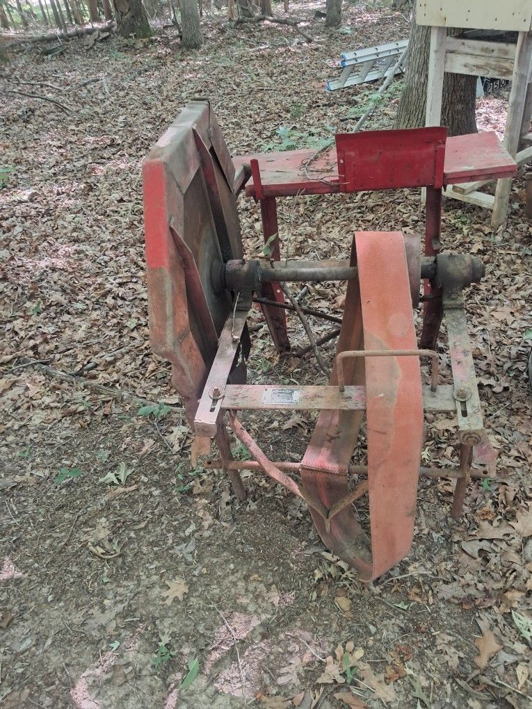 Dearborn Saw For Tractor