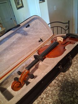 Violin full size 4/4 like new with case