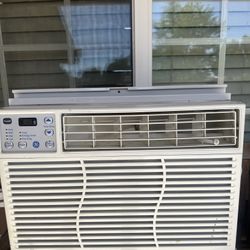Window Air Conditioner AC- aire acondicionado