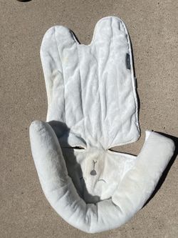 Car seat pillow insert to stabalize baby’s head