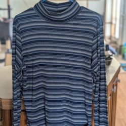 Women's Regatta Clothing Company Turtleneck Shirt, Size Medium