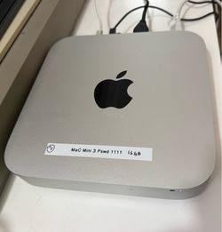 Mac Mini Server (Lata 2012)