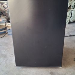 Hinese 4.4 Cu Black Refrigerator/ Freezer