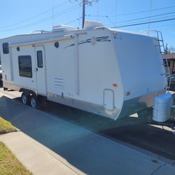2010 Toyhauler  Total Length 27' Rear To Hitch 