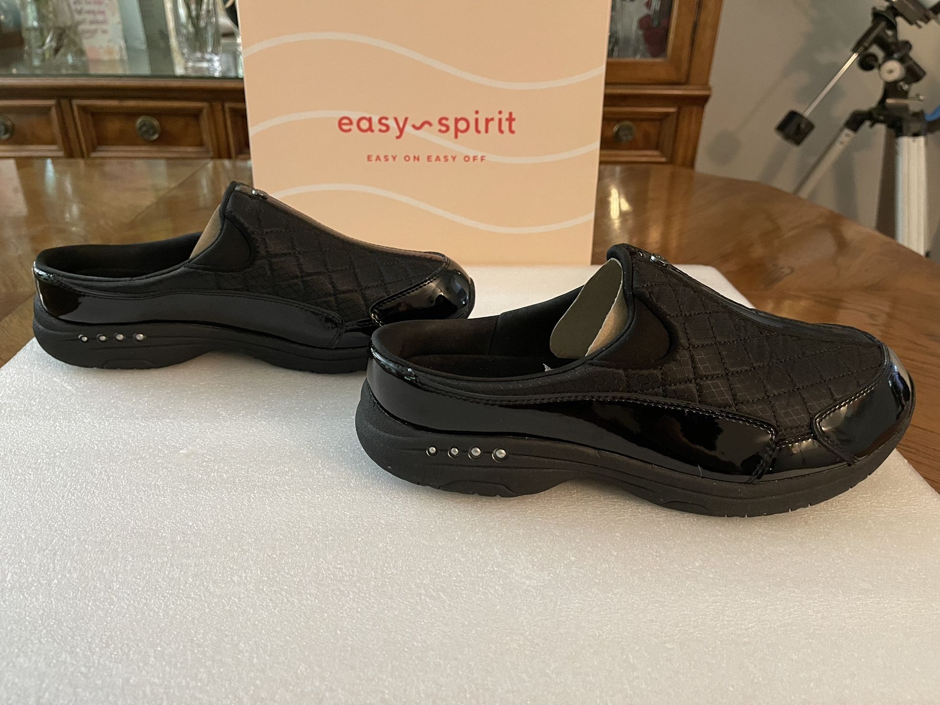 New Women’s Easy Spirit Travel Time Slip On Shoes - Size 11WW (Wide Width) - Black with Silver Studs