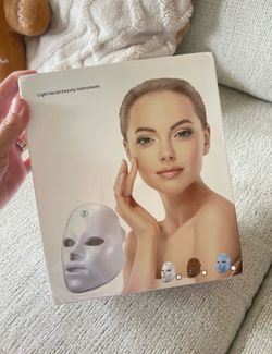 Light facial treatment
