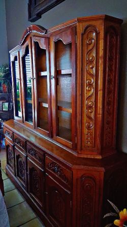 Traditional Hacienda Solid Wood Buffet and Hutch Display Cabinet