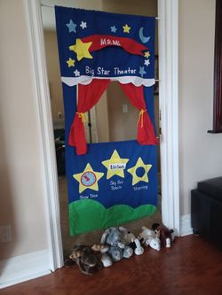 Doorway Puppet Theater  W/5 Animals