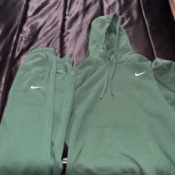 Newer Nike Set Top Is Large Medium Bottom For 90$ 