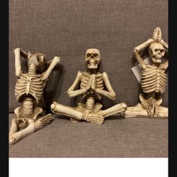 ☠️3 Skeletons Halloween Decor 5”