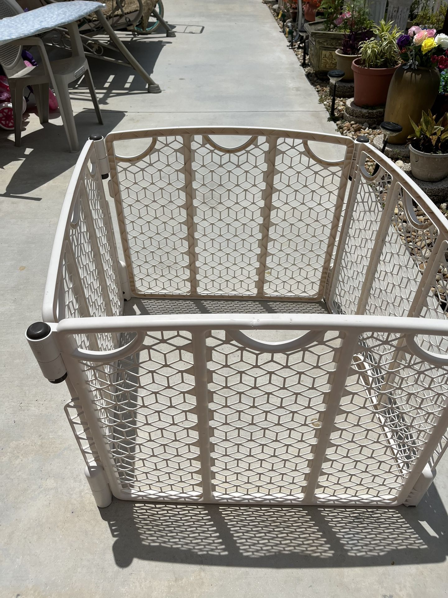 Playpen for different things, each piece measures 31 inches and 27 inches high, easy to close and can be stretched