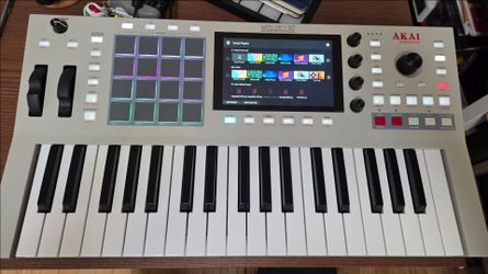 AKAI MPC 37 Key G2 NEW