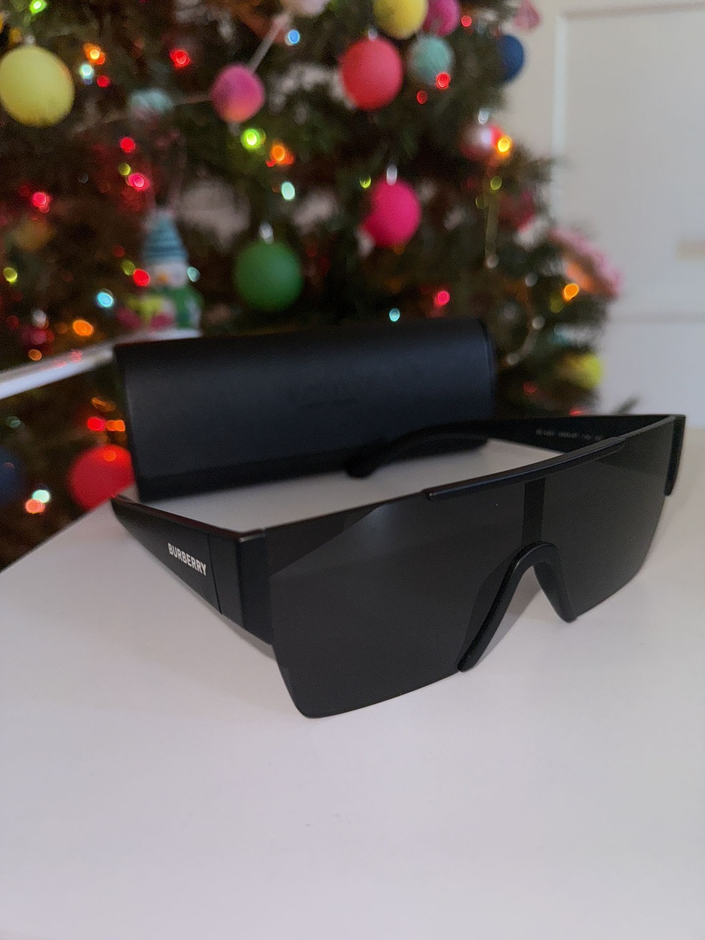 Burberry Men’s Sunglasses / Authentic, Great Condition