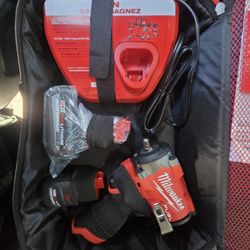  Milwaukee M12 FUEL 3/8-inch Stubby Impact Wrench Kit. 