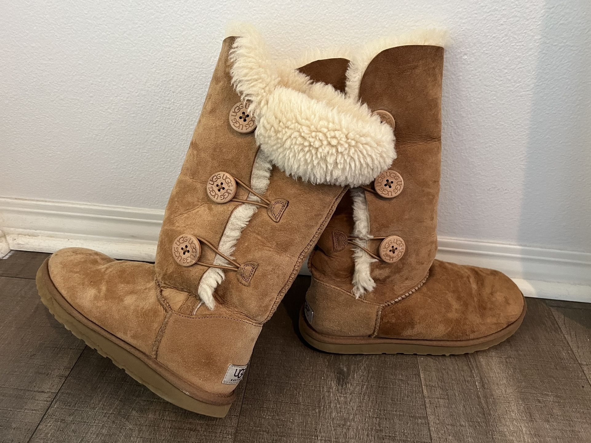 UGG Boots Women’s 9 