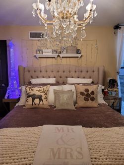 Free  Calkimg bed frame and headboard