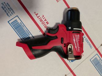 Milwaukee M12 subcompact drill