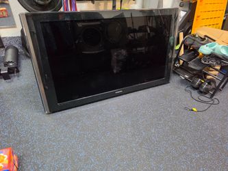 Free tv pick up asap 46 in Samsung