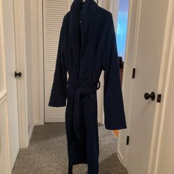 Robe Men’s Size Small