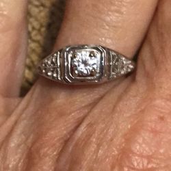 14k white gold New Vintage  Diamond ring  Size 7