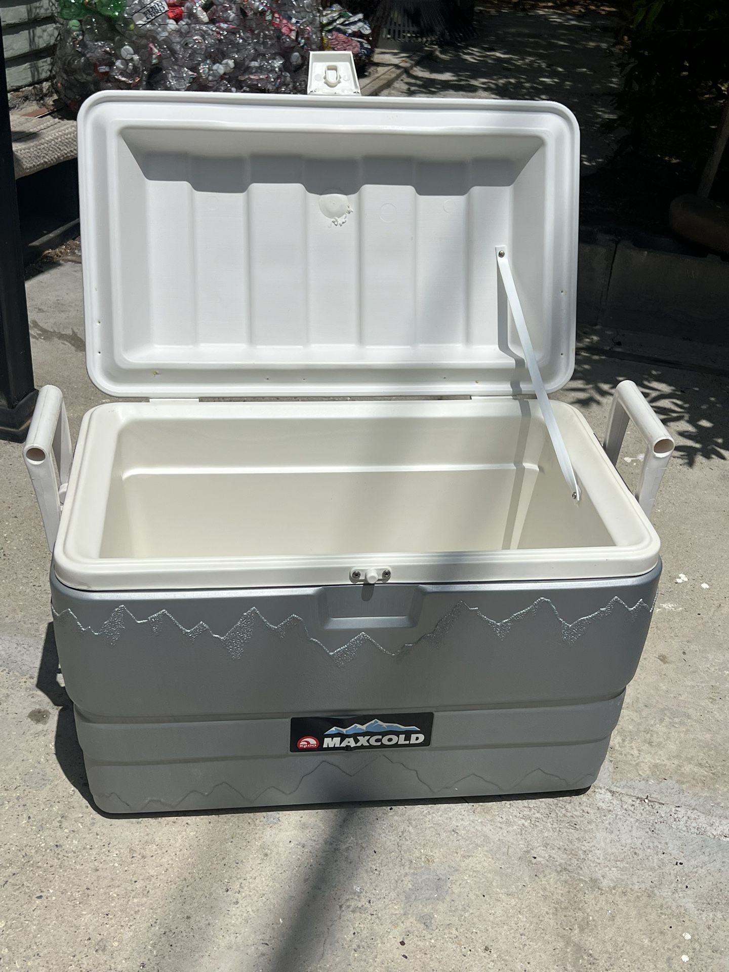 Ice Chest Cooler