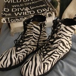 Wild Diva Brand new In Box Lounge Boots