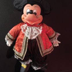 RARE Vintage Young Epoch Tokyo Disneyland Mickey Mouse Musketeer 1982 doll Walt