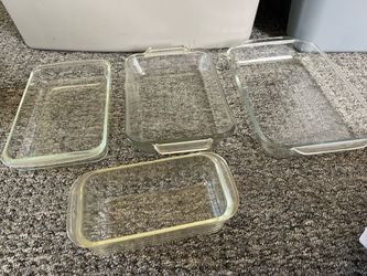 Pyrex oven ware. Great for baking and serving