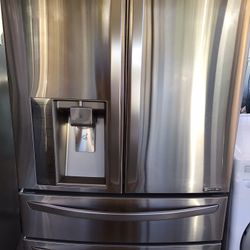 LG 4 Door French Door Refrigerator 