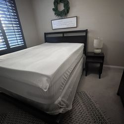 Queen Bedroom Set With Dresser & 2 Nightstands 