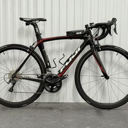 Fuji SST 2.1 | Ultegra | Carbon wheels