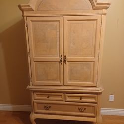 Armoire/ Dresser /Tv Media Unit 