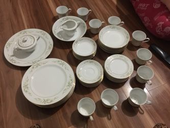 Tiara 3078 “Fine China” 8 place setting