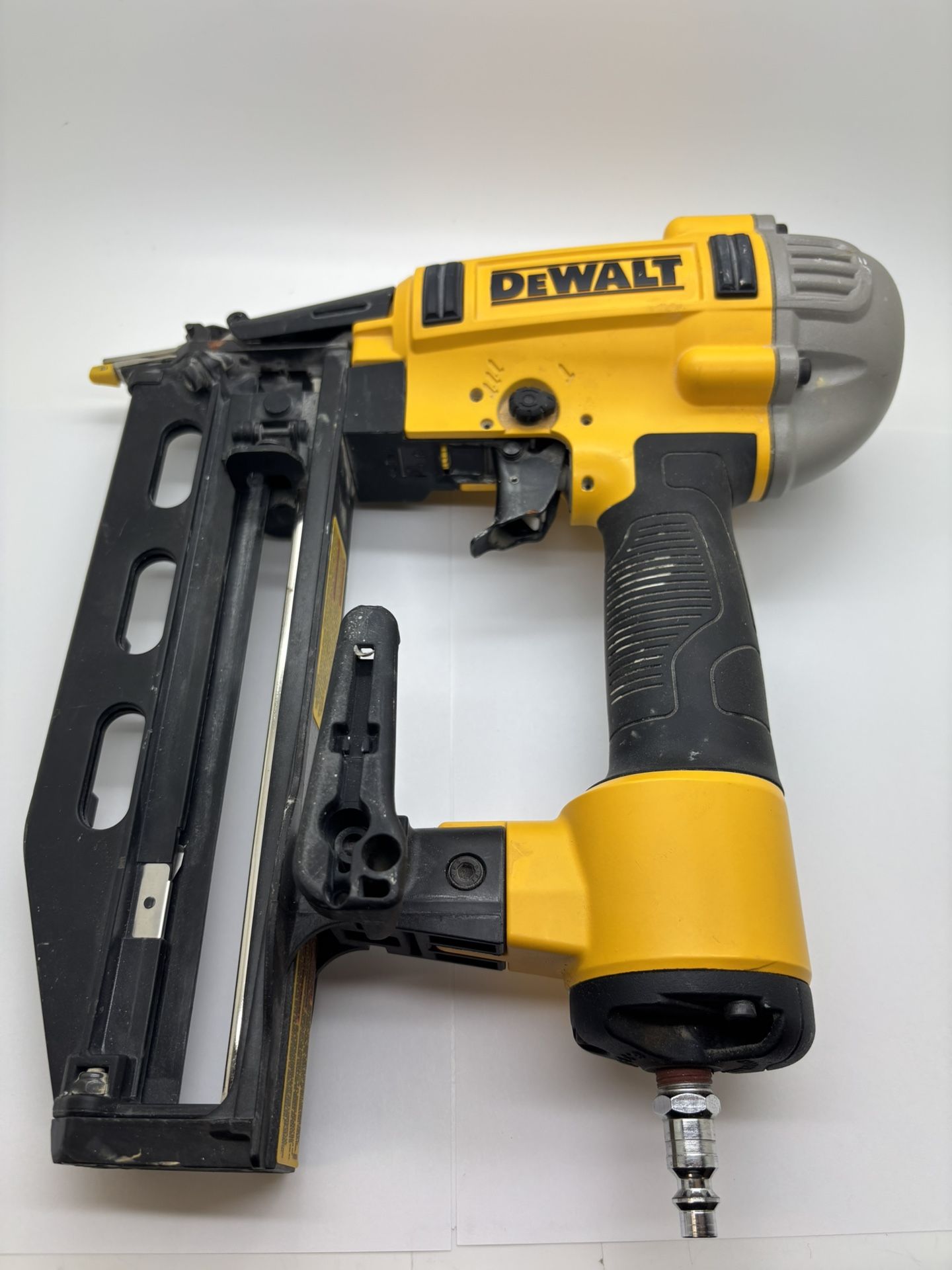 DEWALT NAILER & STAPLER (DWFP71)