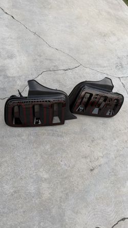 Ford Mustang tail lights 05-09