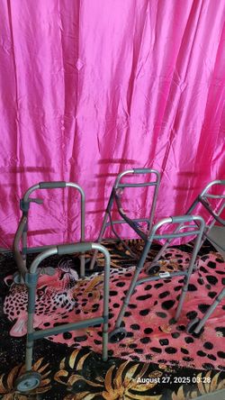 3 Walkers All For 30$