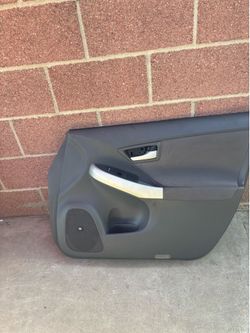 RIGHT PASSENGER SIDE FRONT DOOR PANEL 2010-2015 TOYOTA PRIUS 3ER GENERATION 1.8.