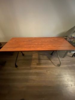 100 OBO - Desk or display table with wheels