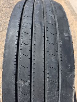 USED 295/75/22.5 SEMI TIRE 