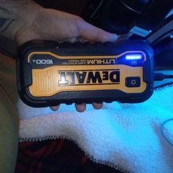 1600 Dewalt Lithium Jump Starter 