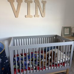 Delta Crib 4n1 and matching Delta Dresser and mattress