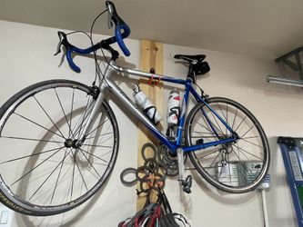 Light road bicycle