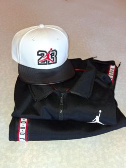 (JORDAN) NEW MENS SWEAT SET,  TOP & BOTTOM WITH OR WITHOUT HAT. WITHOUT HAT TAKE $25.00 OFF.